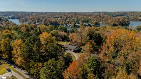 18 Lake Ridge Dr, Greenville, SC 29611