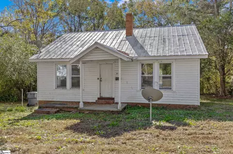 321 Cora St, Laurens, SC 29360