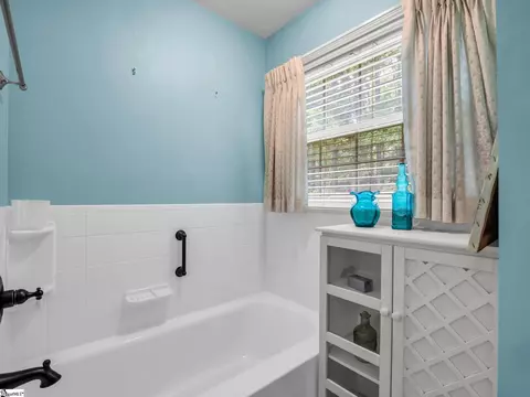 Bath - 940 Hugh Champion Rd, Tryon, NC 28782 photo 1 of 4