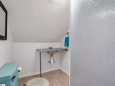 Bath - 940 Hugh Champion Rd, Tryon, NC 28782 photo 3 of 4