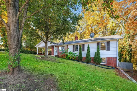 12 Harbor Dr, Greenville, SC 29611