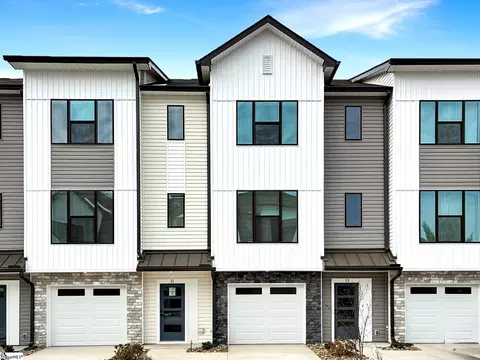 11 Pikewood Ln, Greenville, SC 29607
