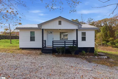 44 Clark St, Laurens, SC 29360 photo 1