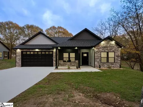125 Bell Ave, Inman, SC 29349