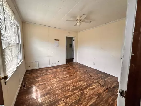 288 Hooker Ave, Laurens, SC 29360 photo 3