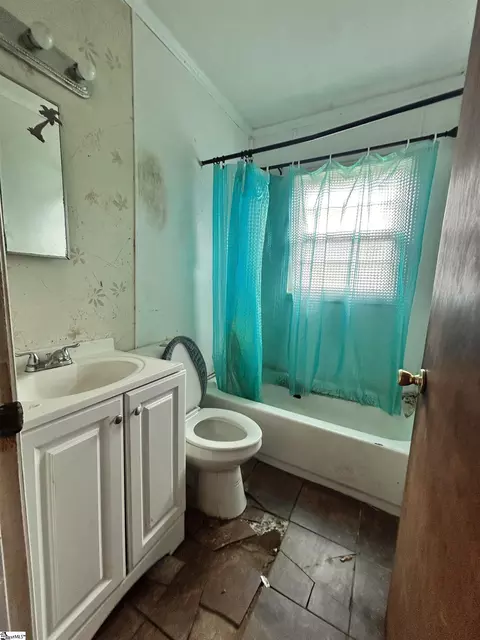 288 Hooker Ave, Laurens, SC 29360 photo 4