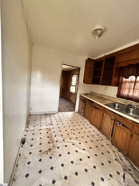288 Hooker Ave, Laurens, SC 29360 photo 5