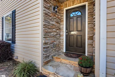 1124 E Lee Rd, Taylors, SC 29687