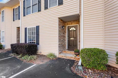 1124 E Lee Rd, Taylors, SC 29687