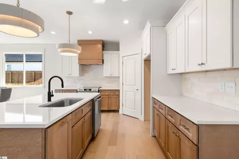 Kitchen - 204 Tot Howell Rd, Greer, SC 29651 photo 2 of 3