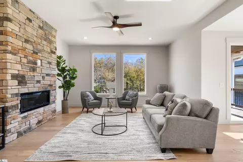Living - 204 Tot Howell Rd, Greer, SC 29651 photo 2 of 3