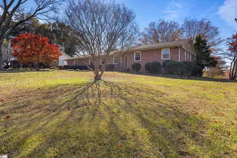 800 Richbourg Rd, Greenville, SC 29615