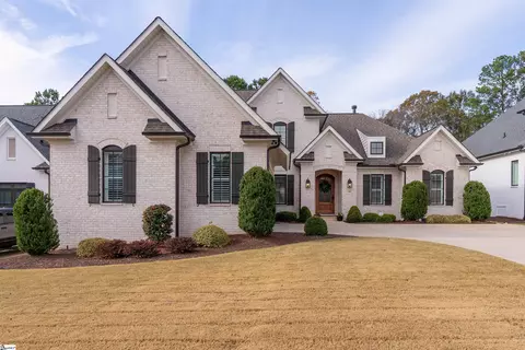 102 Chestnut Pond Ln, Simpsonville, SC 29681