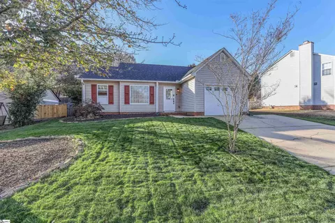 4 Green Oak Dr, Simpsonville, SC 29680