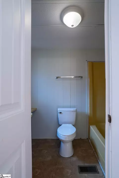 Bath - 209 Riverbluff Ext, Inman, SC 29349 photo 3 of 4