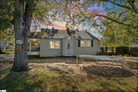819 Gordon Street Ext, Greenville, SC 29611