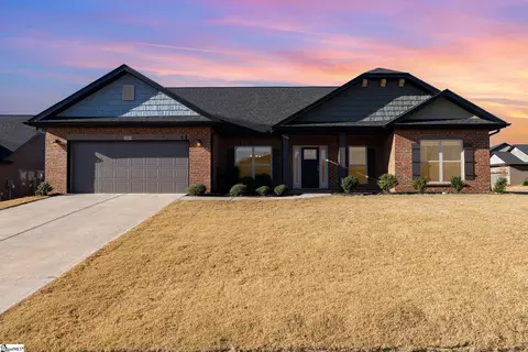 2 Moonlight Ln, Greenville, SC 29605