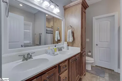 Bath - 116 Royal Dr, Williamston, SC 29697 photo 2 of 5