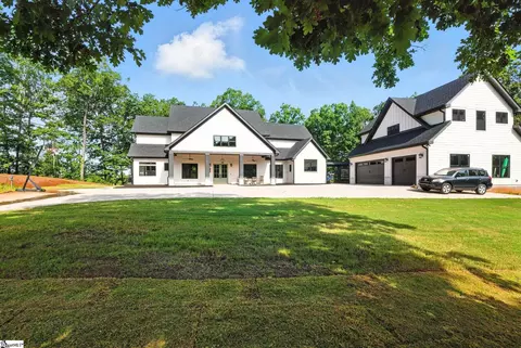 581 Paramount Dr, Seneca, SC 29678
