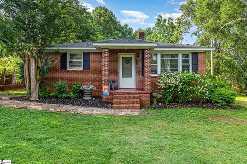 7 Edgewood St, Liberty, SC 29657