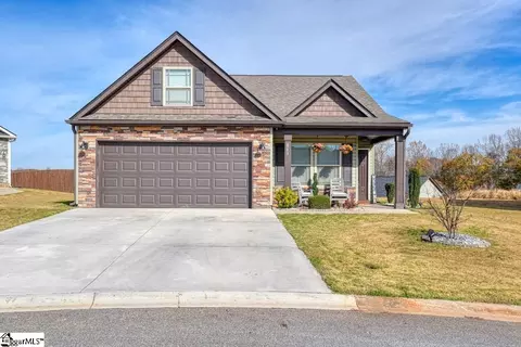 849 Highland View Rd, Boiling Springs, SC 29316