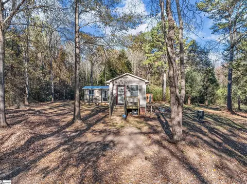 131 Mcginnis Rd, Cowpens, SC 29330
