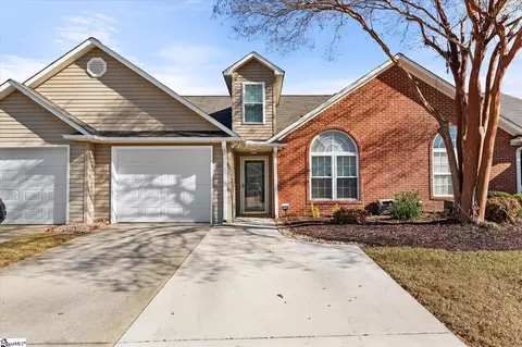 15 Magnolia Crest Dr, Simpsonville, SC 29681