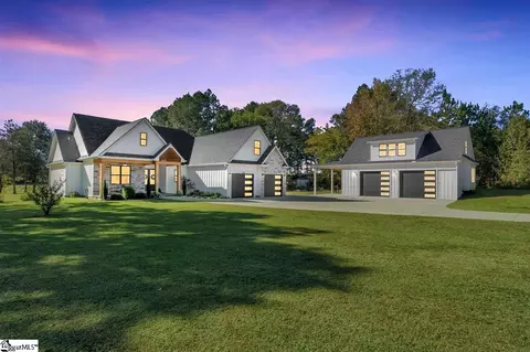 3006 Old Furnace Rd, Boiling Springs, SC 29316