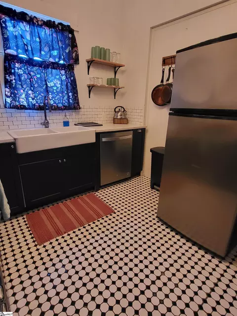 Kitchen - 210 E Fairview Ave, Greer, SC 29651 photo 3 of 5