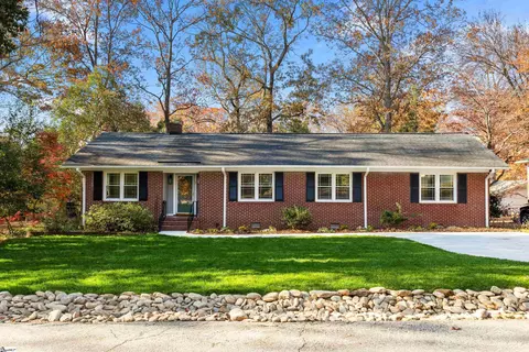 1 Brewster Dr, Taylors, SC 29687