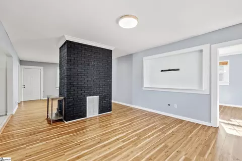Living - 118 Park St, Easley, SC 29640 photo 4 of 7