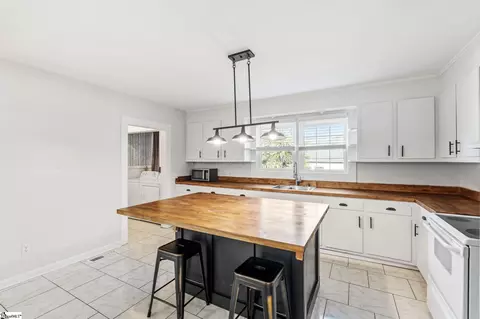 Kitchen - 118 Park St, Easley, SC 29640 photo 1 of 5