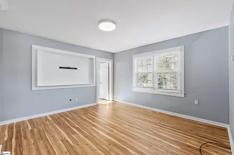 Living - 118 Park St, Easley, SC 29640 photo 7 of 7
