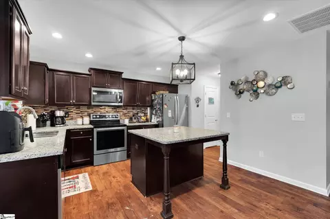 Kitchen - 659 Markham Cir, Moore, SC 29369 photo 5 of 6