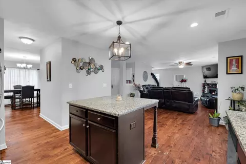Entry Way - 659 Markham Cir, Moore, SC 29369 photo 3 of 4