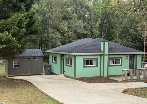 7 Coleman Ln, Taylors, SC 29687