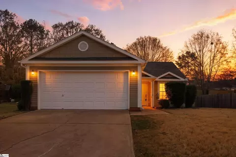 4 Hawkesbury Rd, Simpsonville, SC 29681