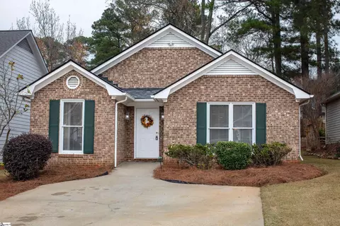 15 Honeysuckle Ter, Spartanburg, SC 29307