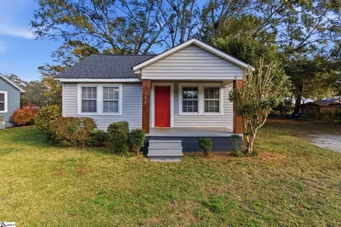 102 Milliken St, Laurens, SC 29360