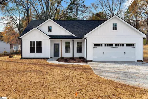 151 Eastview Rd, Pelzer, SC 29669
