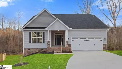620 Forden Dr, Wellford, SC 29385