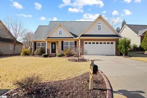 634 Secretariat Dr, Boiling Springs, SC 29316