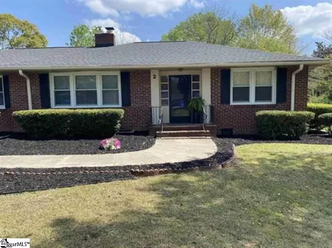 2 Burgundy Dr, Greenville, SC 29615