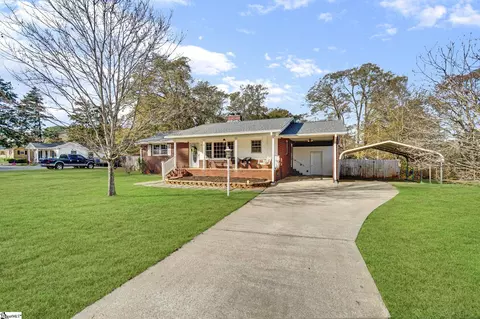 26 Parker St, Williamston, SC 29697