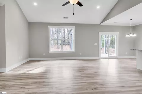 121 Ashley Dr, Pelzer, SC 29669 photo 4