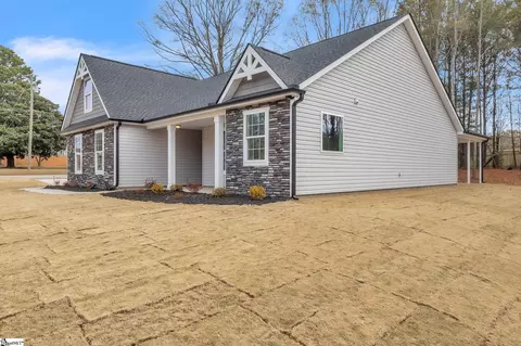 121 Ashley Dr, Pelzer, SC 29669 photo 3