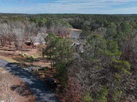 82 E Commodore Dr, Cross Hill, SC 29332 photo 4