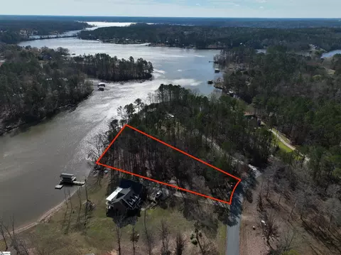82 E Commodore Dr, Cross Hill, SC 29332