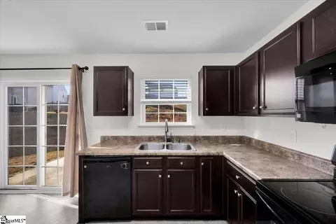 Kitchen - 754 Markham Cir, Moore, SC 29369 photo 2 of 3