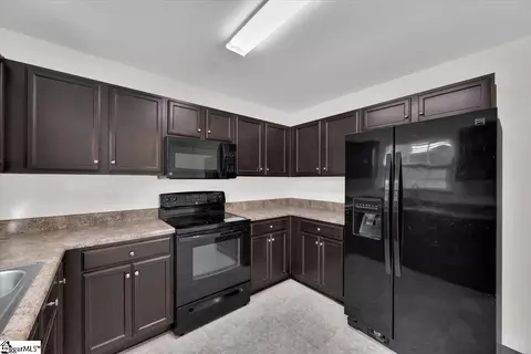 Kitchen - 754 Markham Cir, Moore, SC 29369 photo 3 of 3